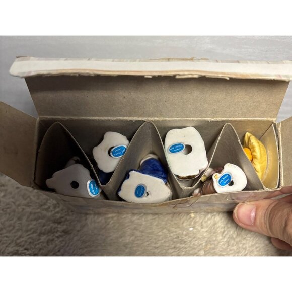 Vintage Bug House Nativity Figurines Taiwan Bone China Set Of 6 Original Box - Picture 5 of 9